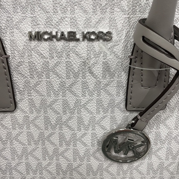 Michael Kors MK signature print logo Avril bag - Picture 10 of 13